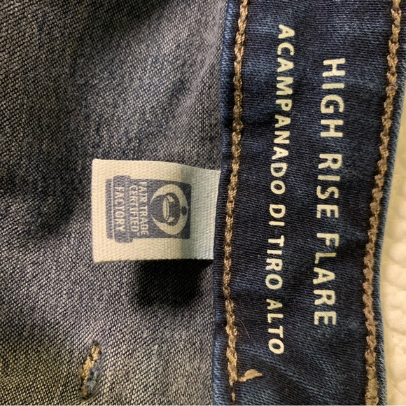 Universal threads flare leg jeans. - Picture 4 of 10